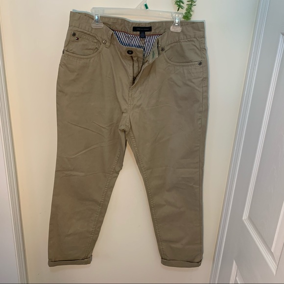 Tommy Hilfiger Men Timeless Khaki Straight Leg Relaxed Fit Pants - Picture 8 of 12